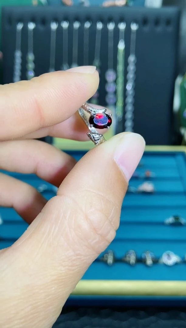 【闪购商品】石榴石戒指银S925镶嵌11212