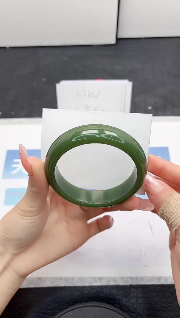 【闪购商品】石英质玉手镯未镶嵌149-60