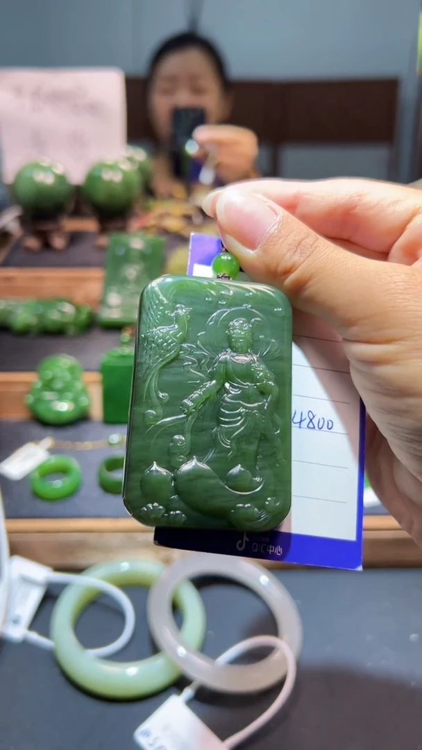 颈饰未镶嵌和田玉（碧玉）1