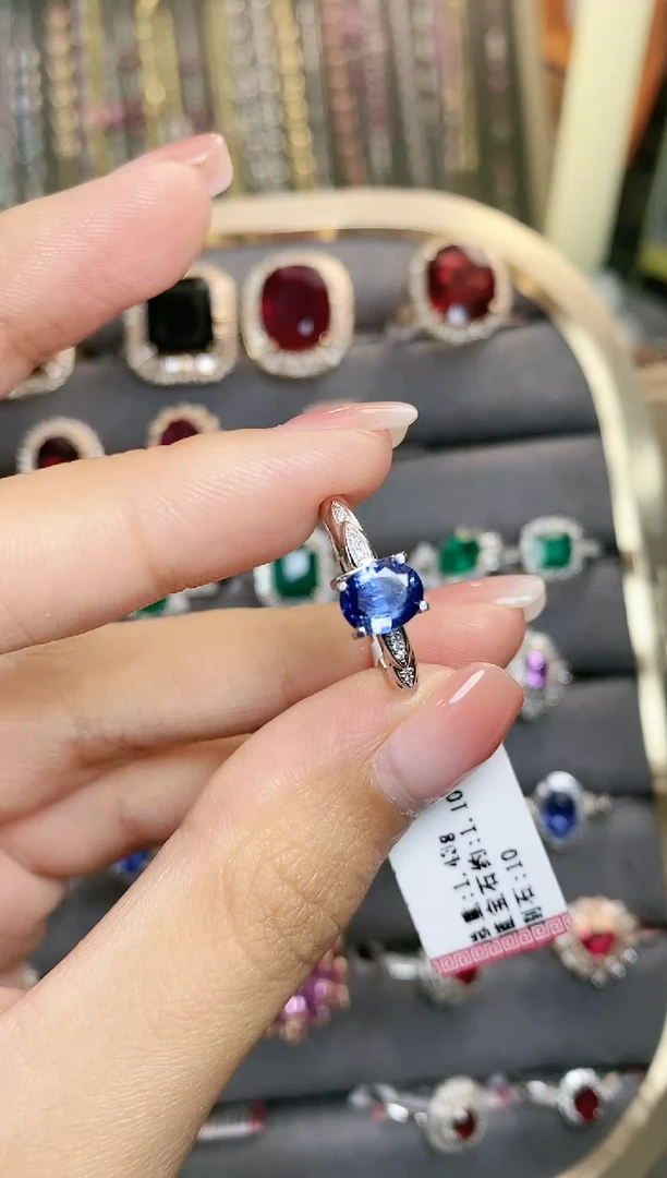 蓝宝石戒指18K金镶嵌·