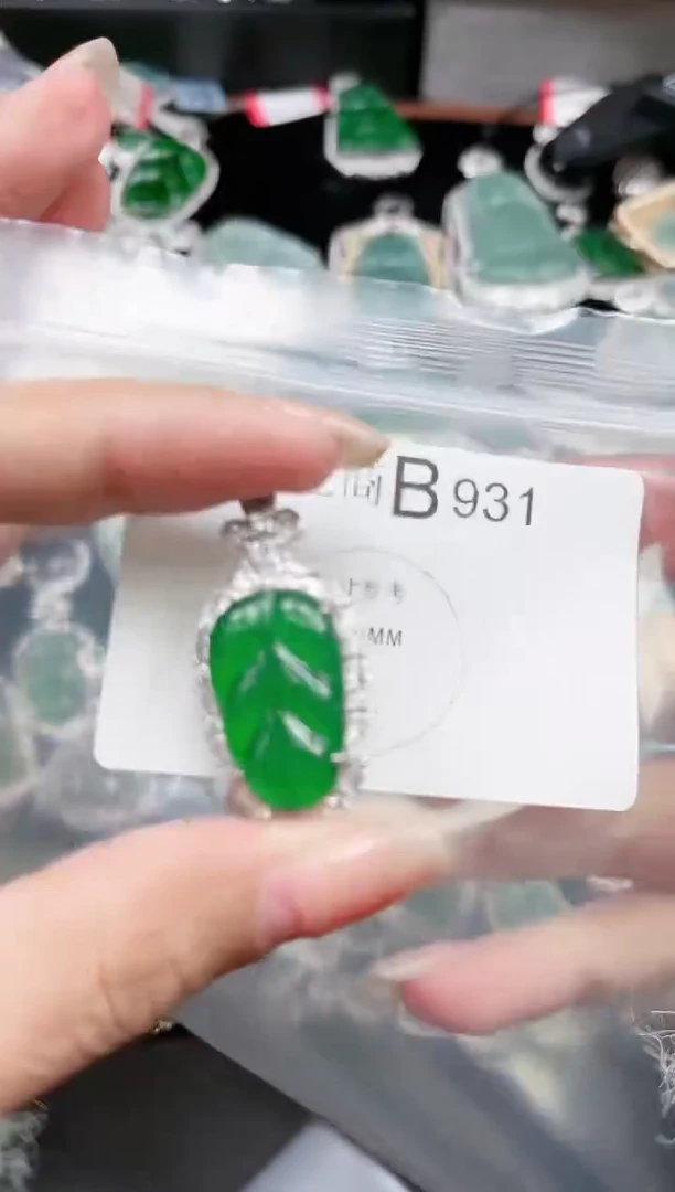 【闪购商品】翡翠颈饰未镶嵌931赠皮绳