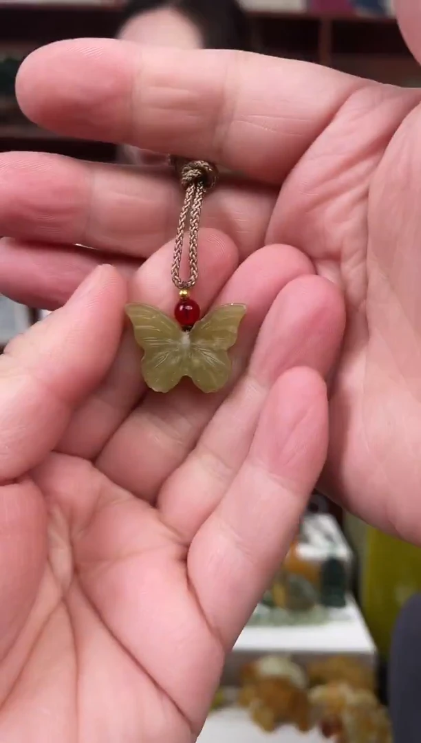 未镶嵌蛇纹石玉颈饰1