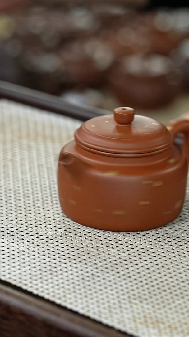 【闪购商品】紫砂茶壶@@AH13827吴超德钟洒金