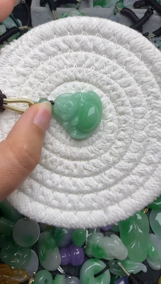颈饰未镶嵌翡翠缅甸翡翠吊坠
