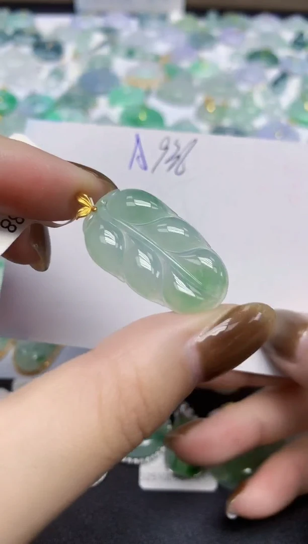 颈饰18K金镶嵌翡翠天然缅甸翡翠A货翡翠百元以上9元证书费自理