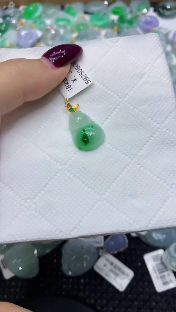 翡翠18K金镶嵌颈饰111111111111