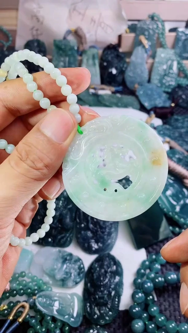 翡翠未镶嵌颈饰