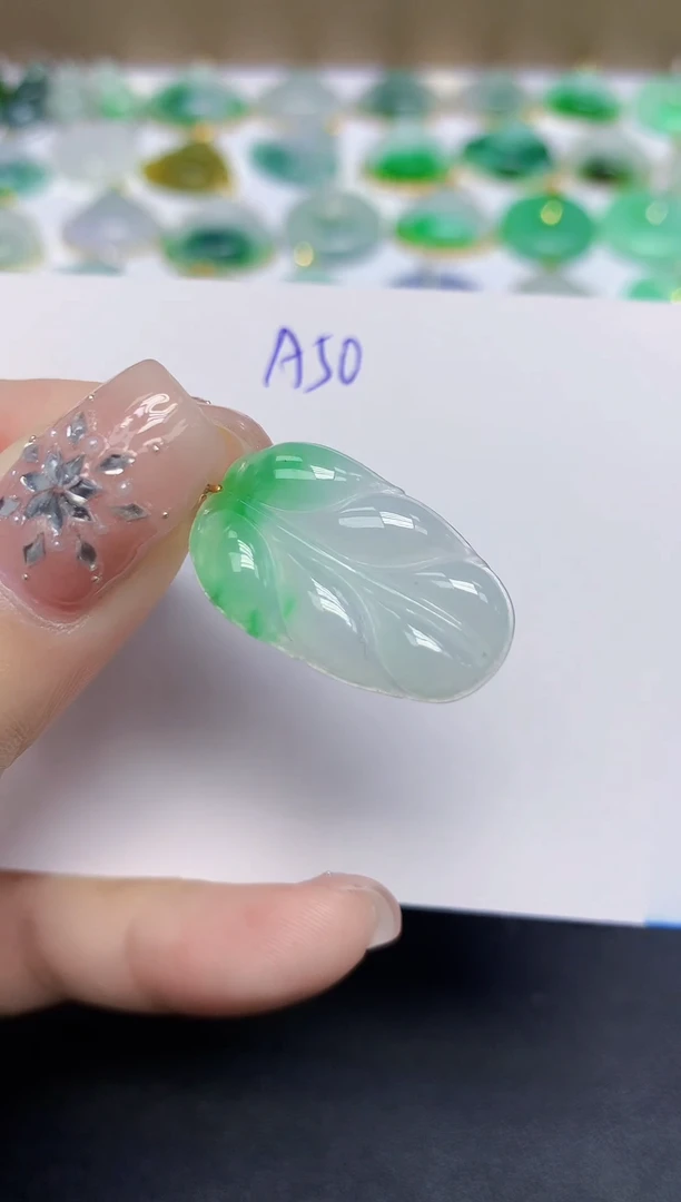 颈饰18K金镶嵌翡翠天然缅甸翡翠A货翡翠百元以上9元证书费自理