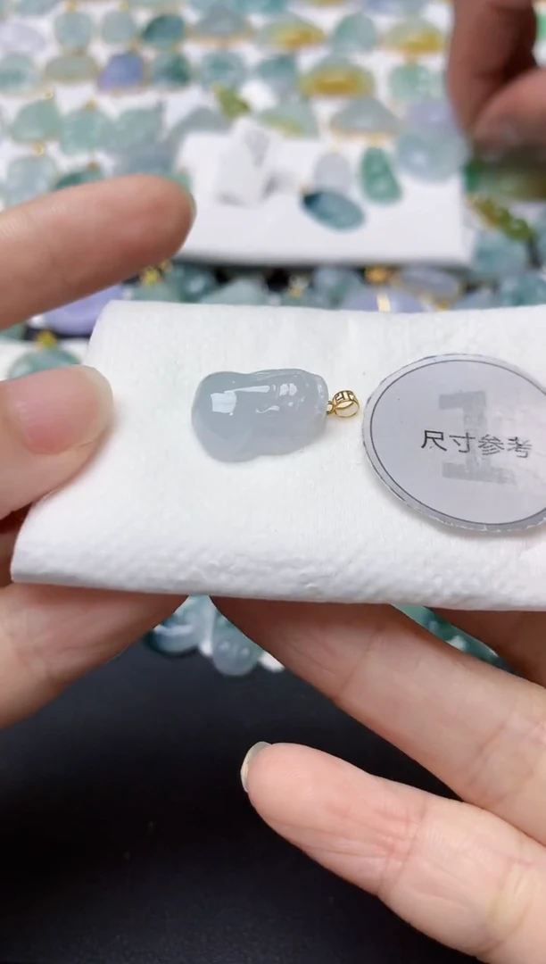 翡翠18K金镶嵌颈饰天然缅甸A货翡翠