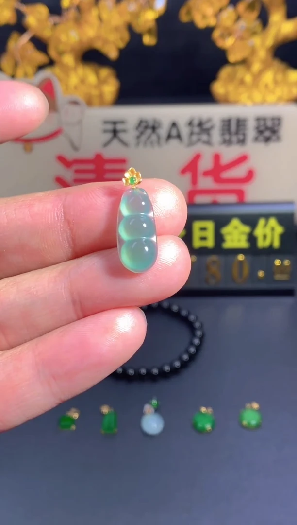 翡翠18K金镶嵌颈饰