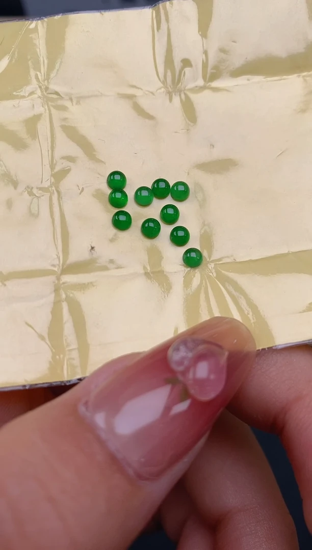 翡翠裸石天然翡翠蛋面38