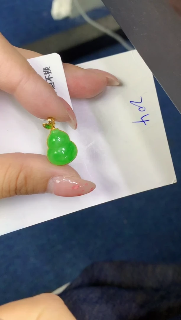 翡翠18K金镶嵌颈饰缅甸天然翡翠A货