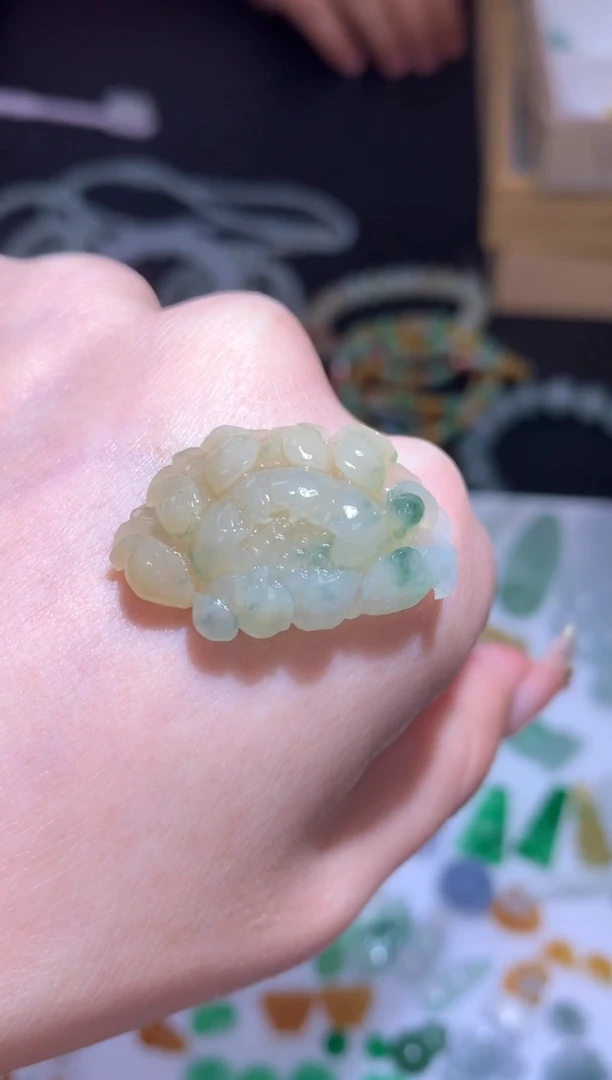 未镶嵌定制翡翠莲花
