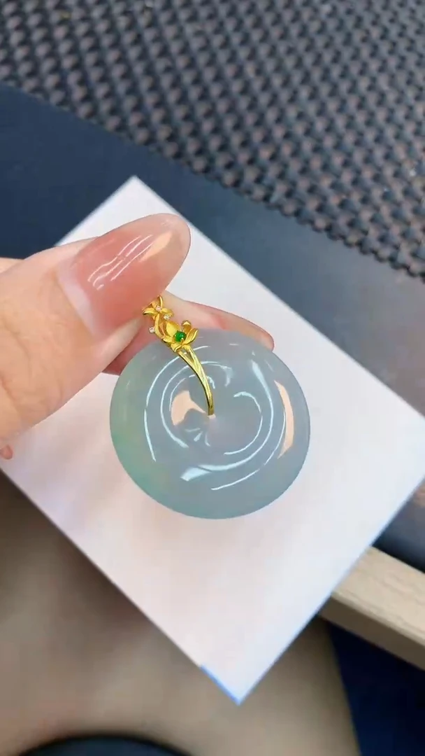 翡翠18K金镶嵌吊坠(不含链)1