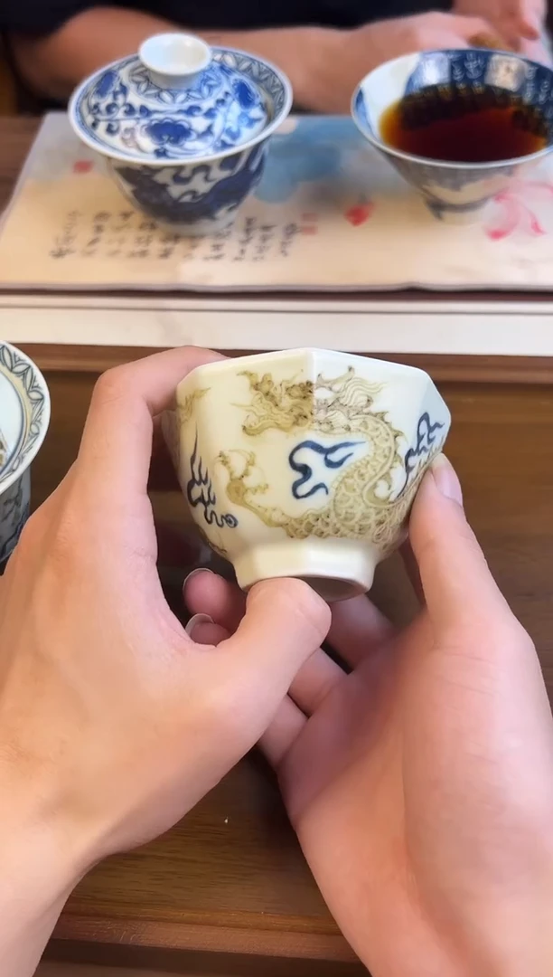 问青坊纯手工手绘青花釉里金龙纹柴窑八方杯