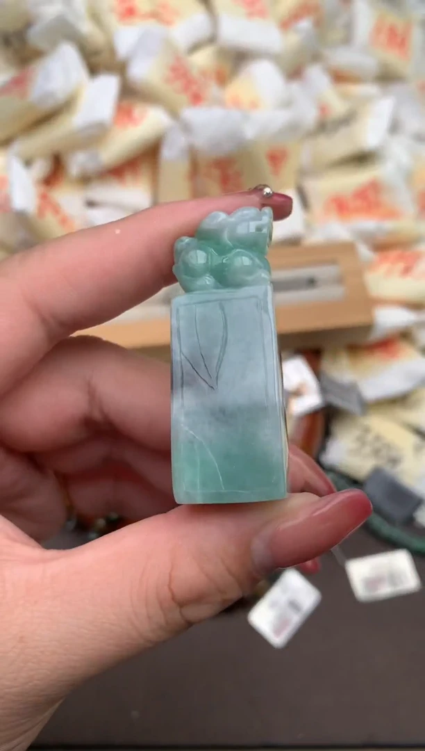 翡翠挂件未镶嵌—