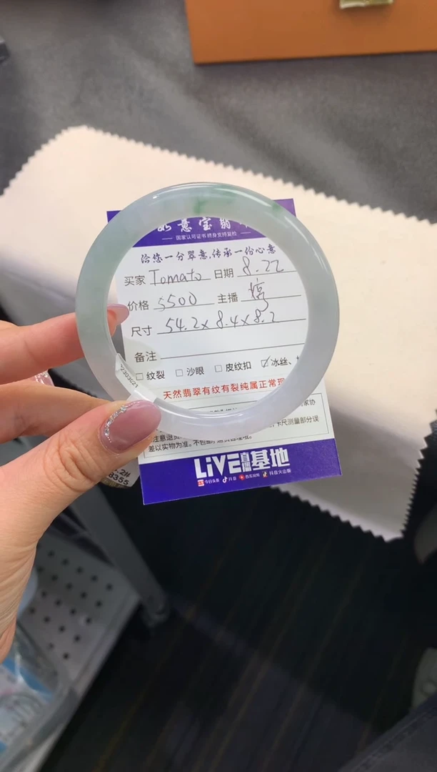 未镶嵌手镯翡翠T****?退货需手镯吊牌标签完好