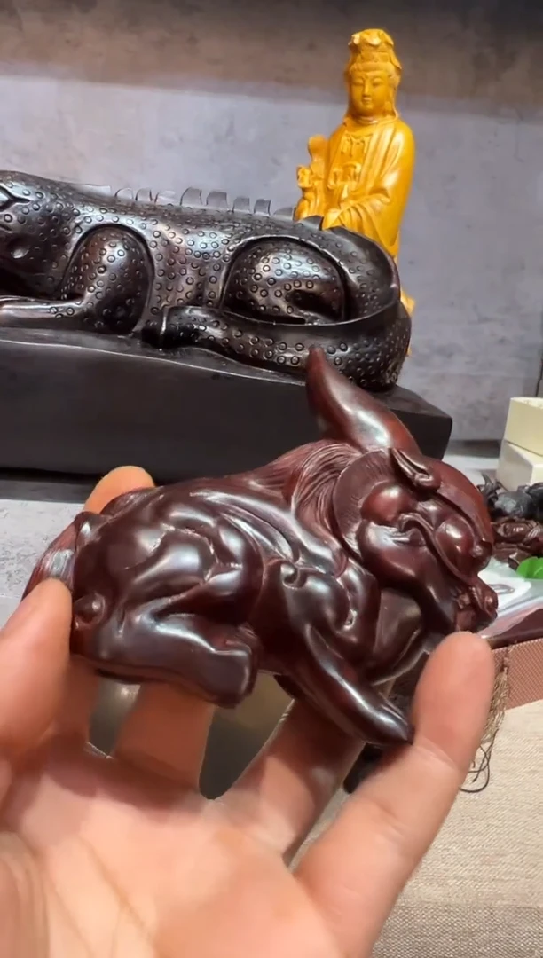 檀香紫檀（小叶紫檀）小叶紫檀精工雕刻摆件