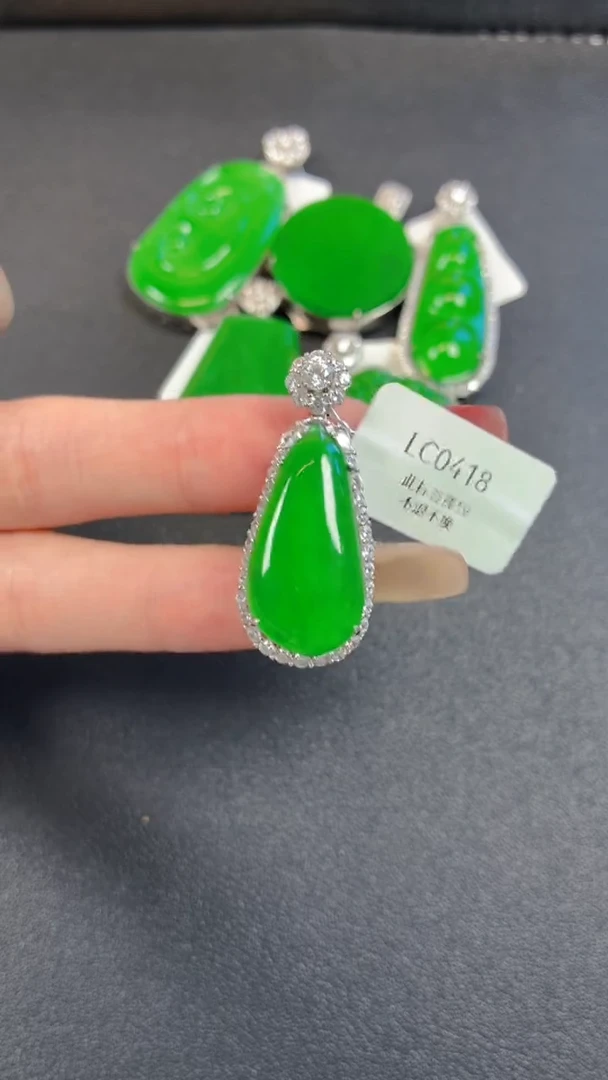 颈饰银S925镶嵌翡翠吊坠