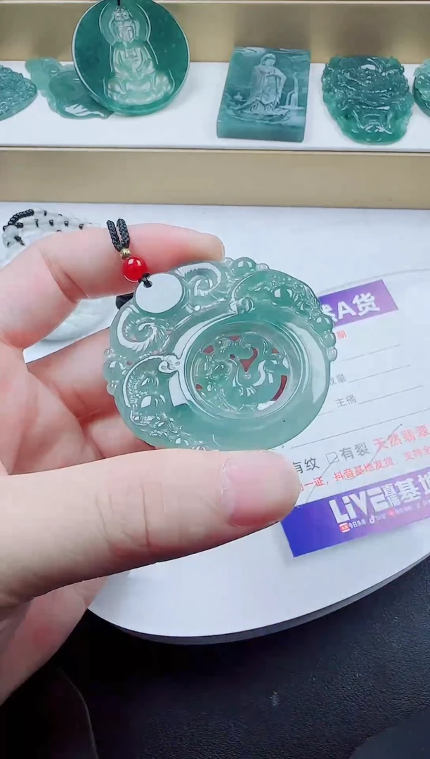 颈饰未镶嵌翡翠三羊多样性发其一