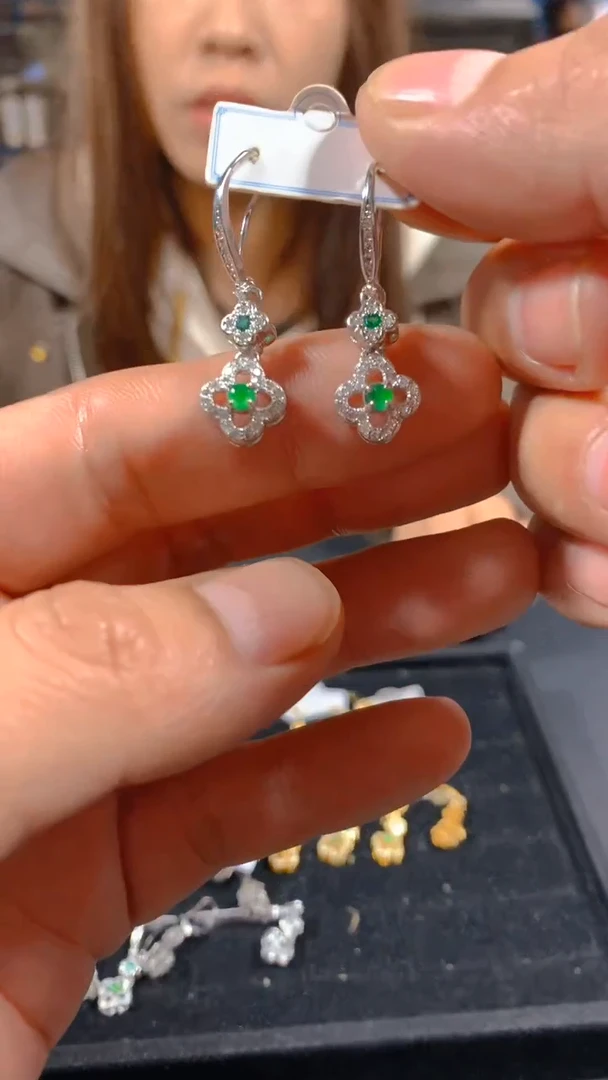 未镶嵌翡翠耳饰多样性发一