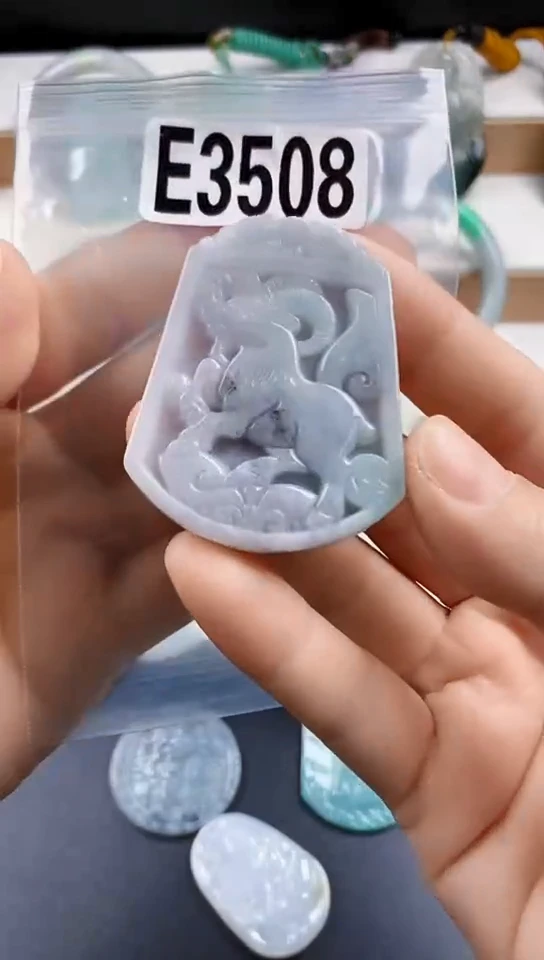 颈饰未镶嵌翡翠天然翡翠吊坠挂件