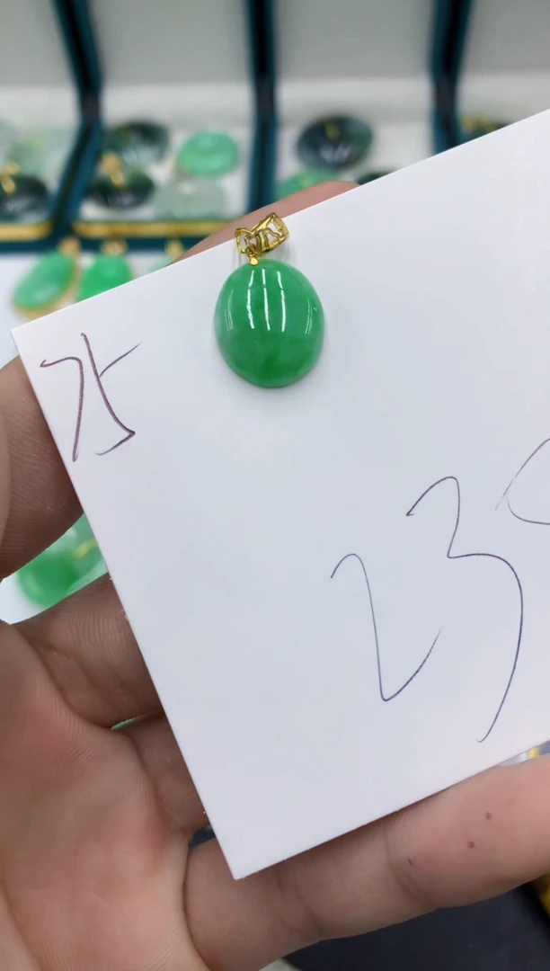 【闪购商品】翡翠颈饰18K金镶嵌翡翠