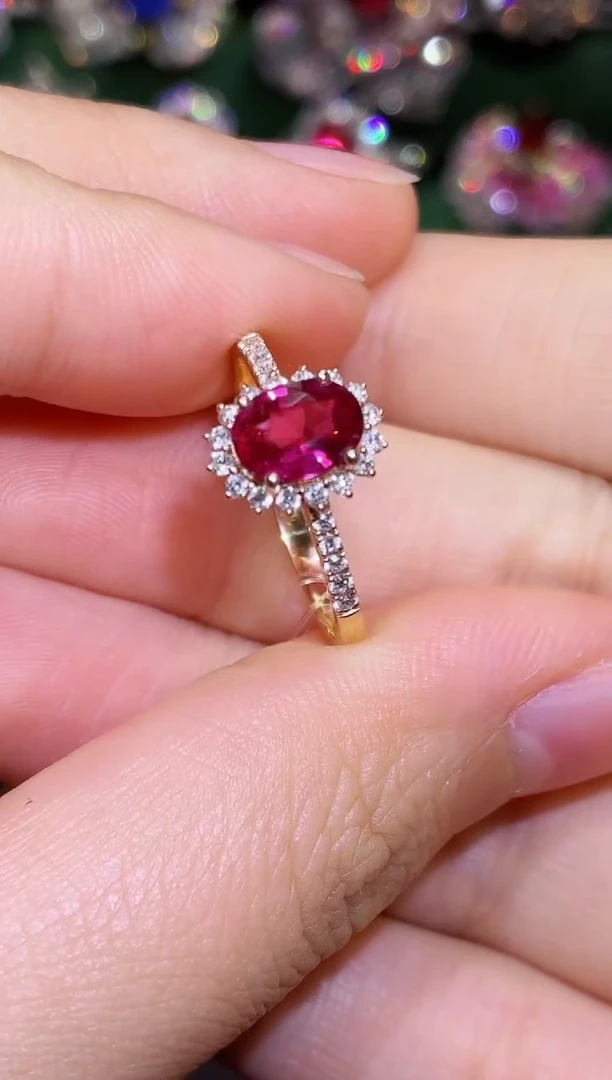 18K金镶嵌戒指红宝石1克拉