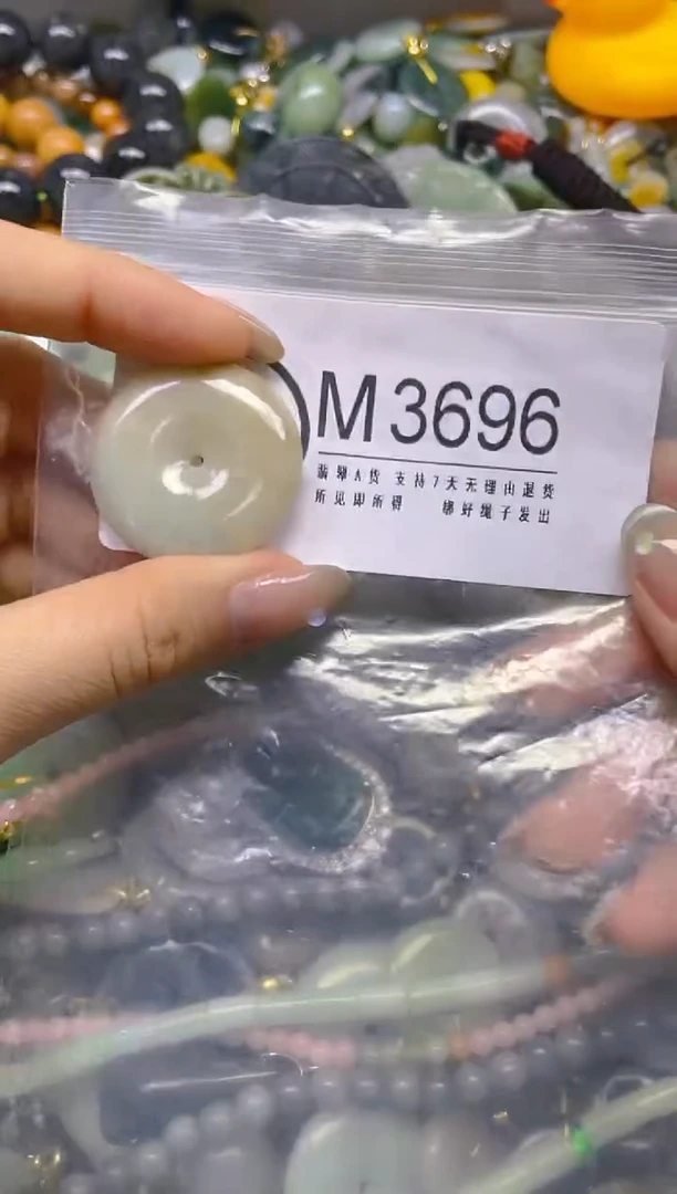 翡翠未镶嵌颈饰/M/翡翠A货,一件也是批发价