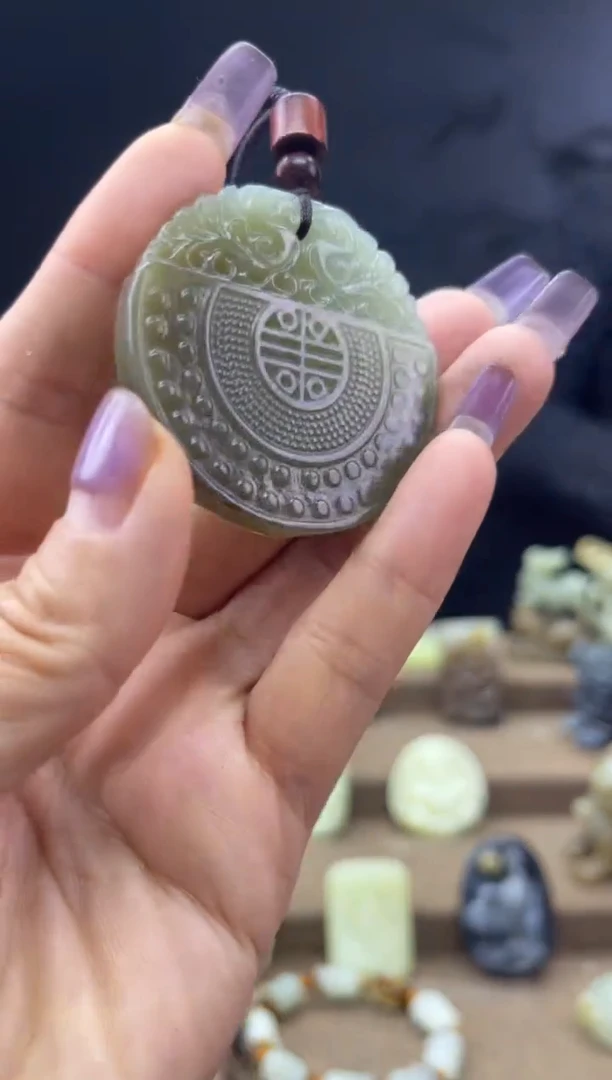 颈饰未镶嵌和田玉1