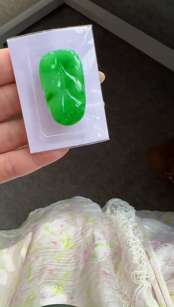 未镶嵌定制翡翠33.3*19.2*2.9叶子