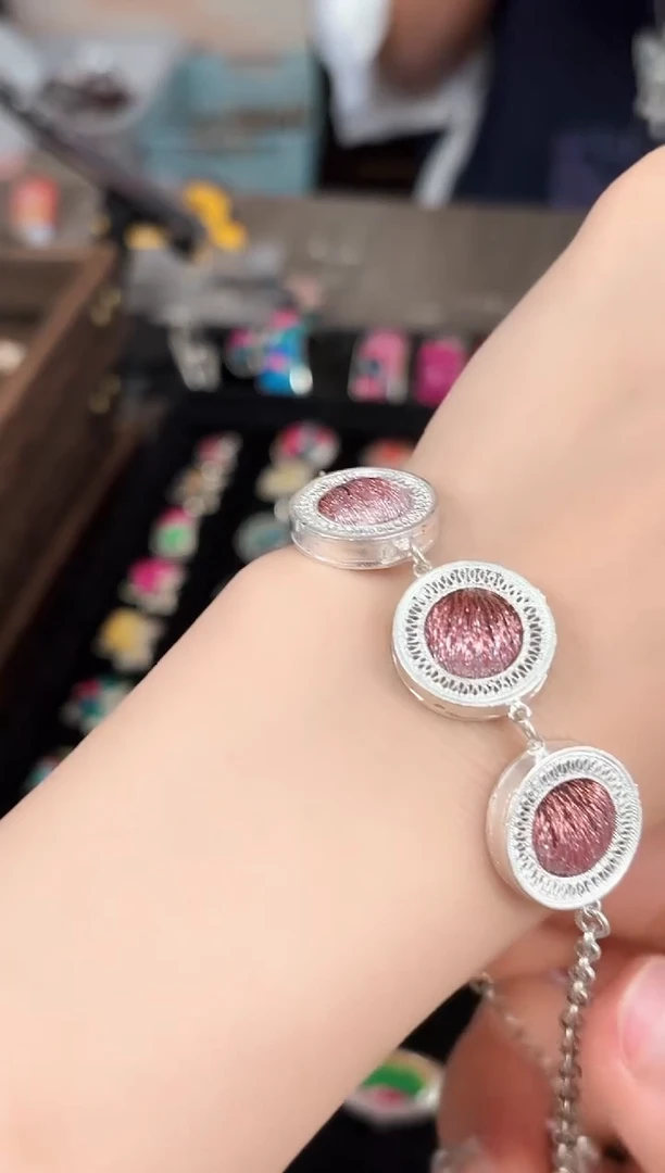 织绣民族风非遗老绣饰品095