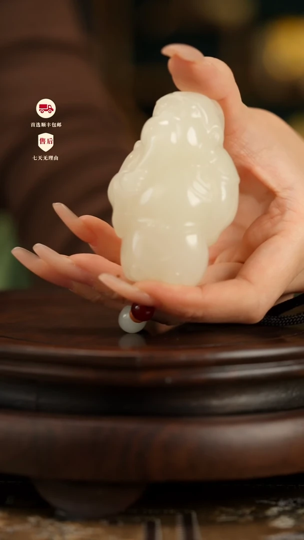 云南石竹叶青雕刻：义薄云天把件摆件