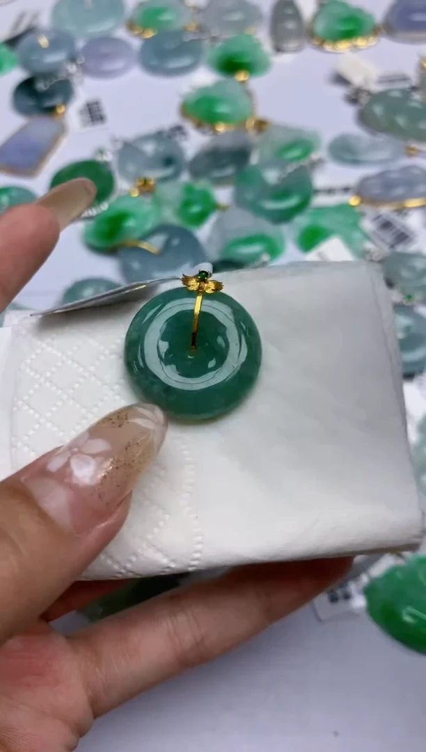 翡翠未镶嵌颈饰天然A货翡翠