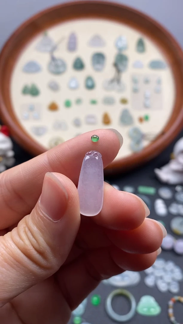 颈饰未镶嵌翡翠冰福瓜/芬