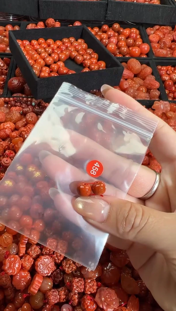 南红玛瑙未镶嵌颈饰1