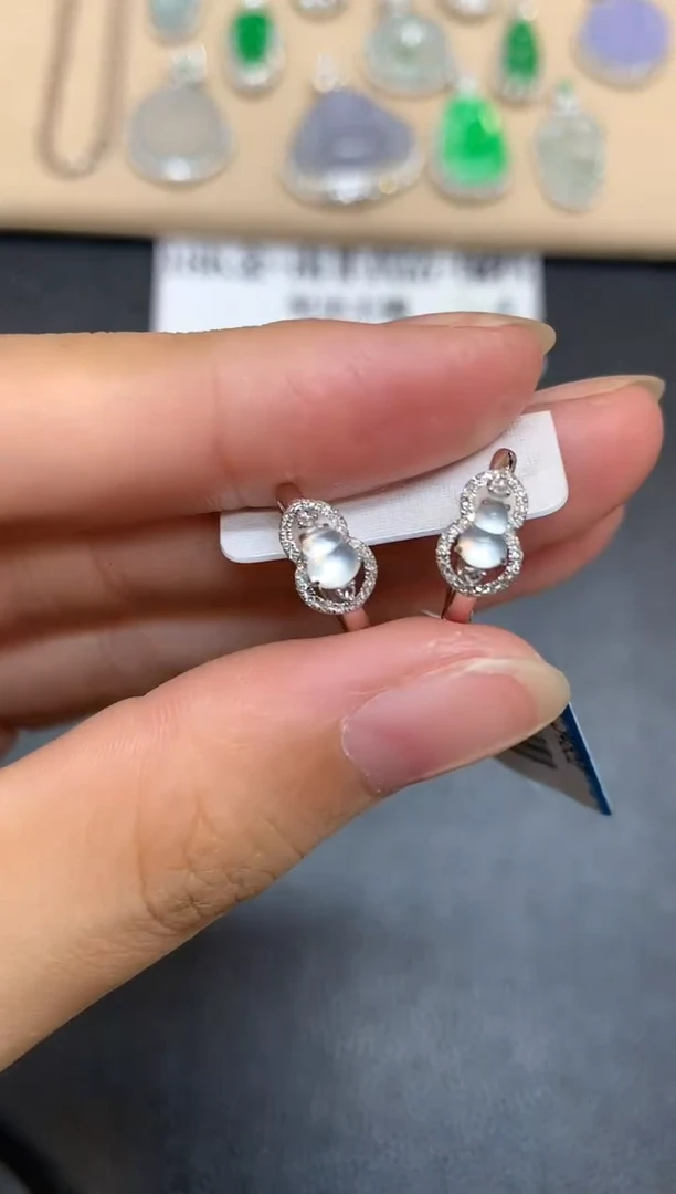 18K金镶嵌翡翠耳饰葫芦【无服务费