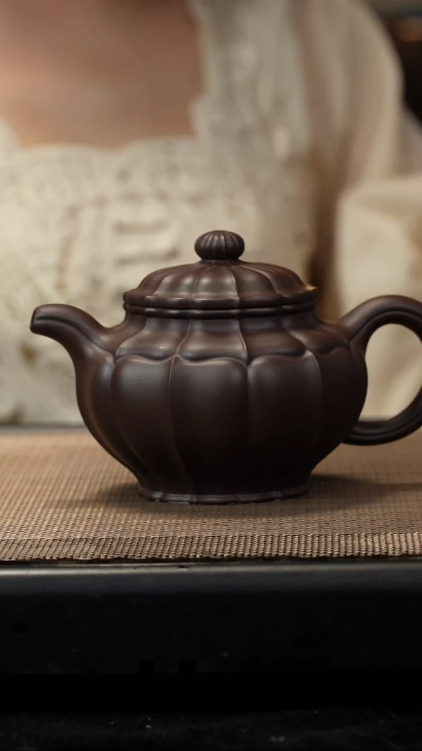 茶壶紫砂X*秀老紫泥筋纹掇只255cc