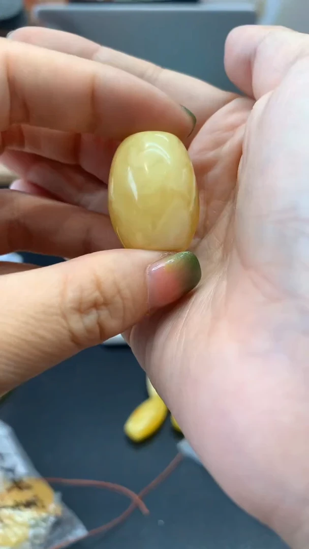 未镶嵌琥珀珠宝奇石2208