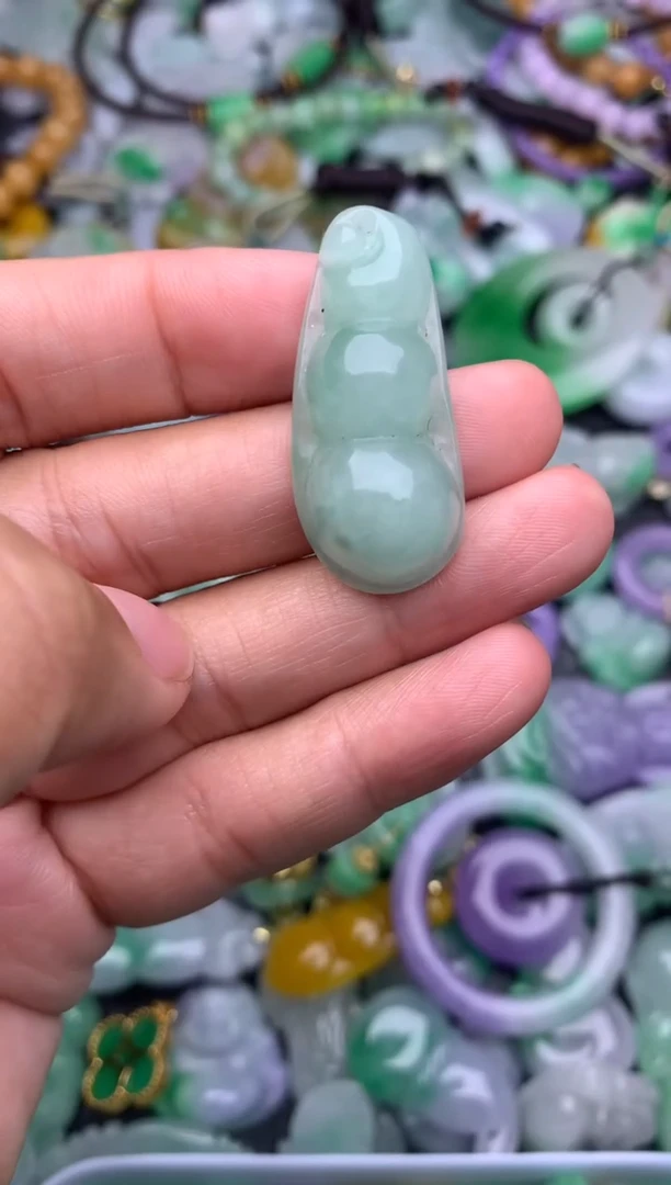 颈饰未镶嵌翡翠缅甸翡翠吊坠