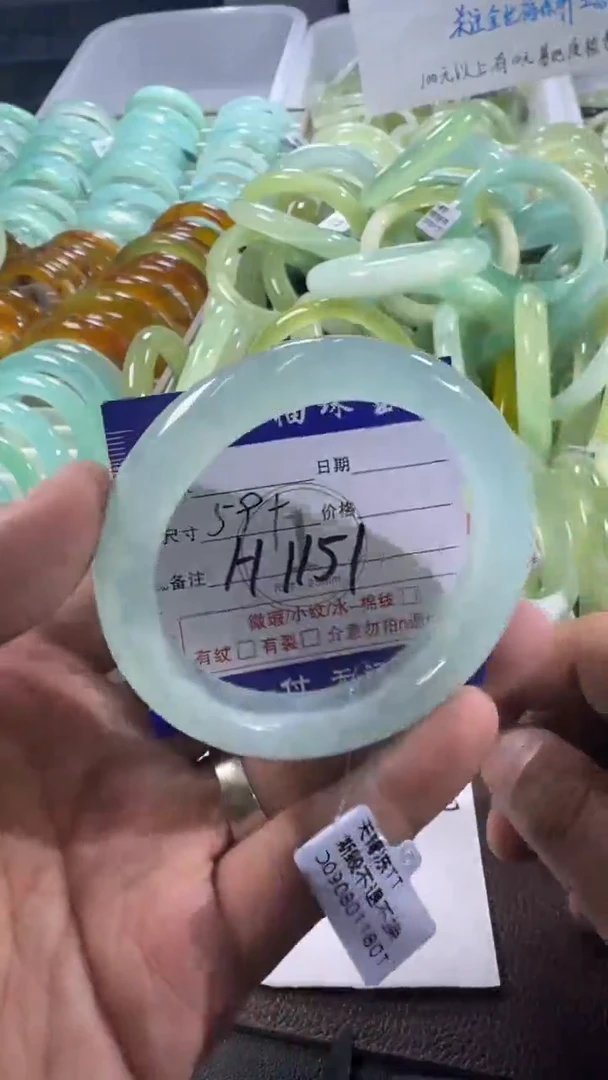 未镶嵌蛇纹石玉手镯1