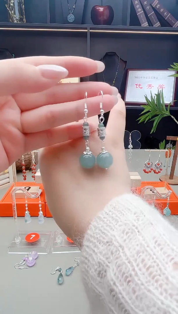 未镶嵌石英质玉（天山翠）耳钉420