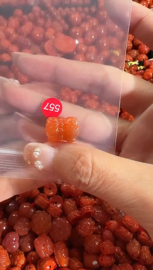 颈饰未镶嵌南红玛瑙1