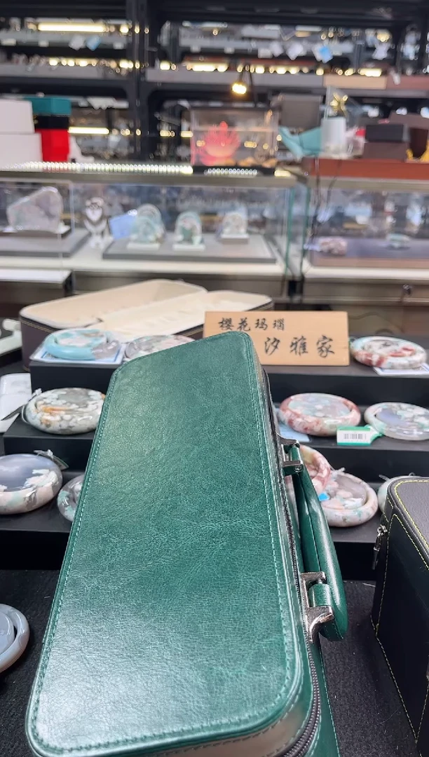 未镶嵌手镯石英质玉六*六圈口（赠品镯心）