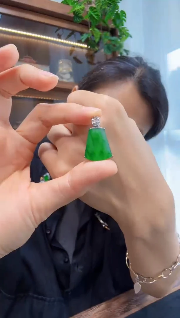 吊坠(不含链)18K金镶嵌翡翠00009800