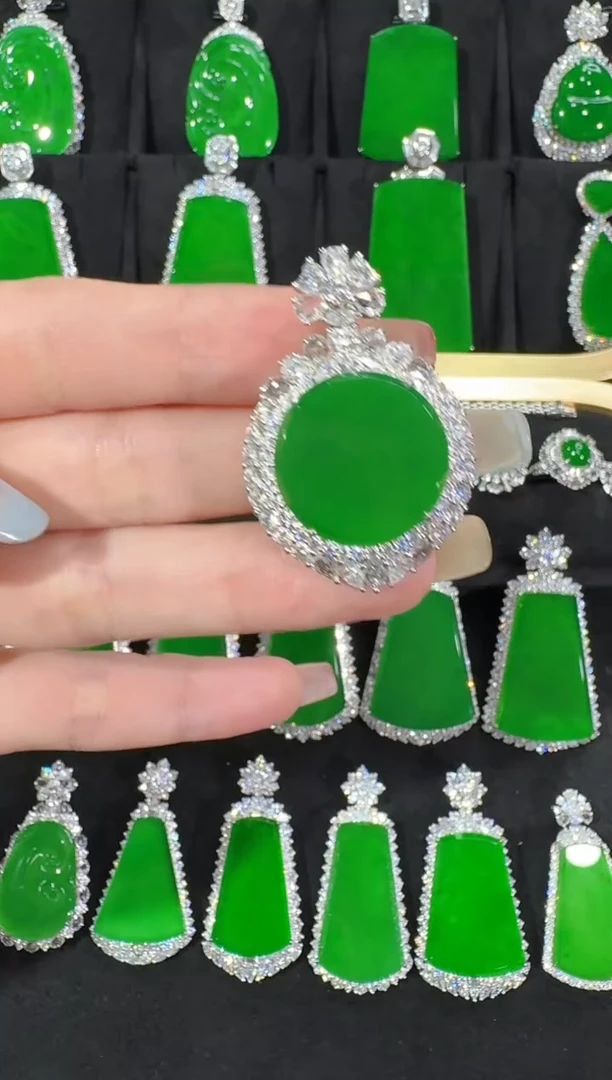 翡翠18K金镶嵌颈饰圆牌天然A货翡翠72h鉴赏期