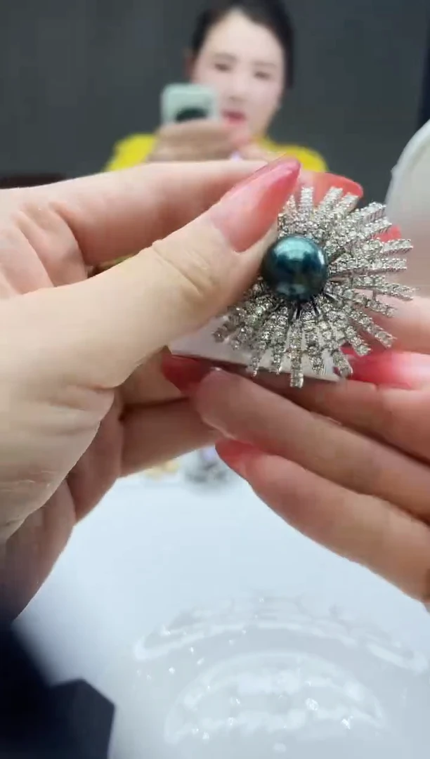 未镶嵌胸针淡水珍珠孔雀绿设计款胸针