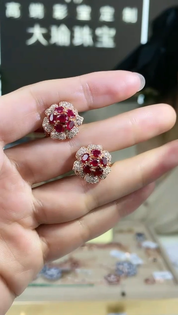 【闪购商品】红宝石耳饰银S925镶嵌耳饰