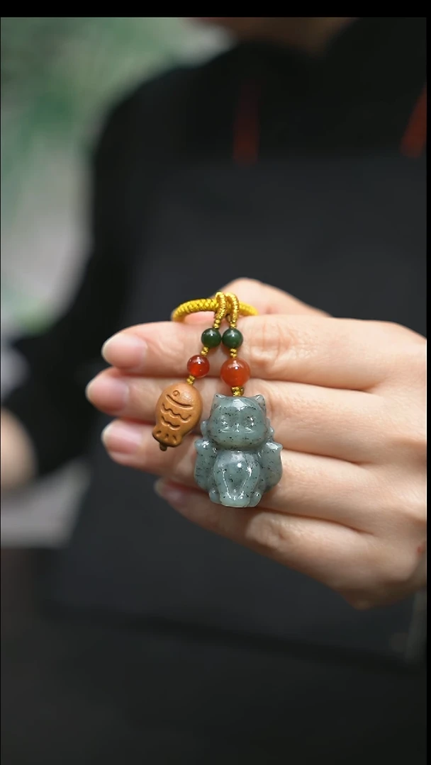 颈饰未镶嵌和田玉九尾狐