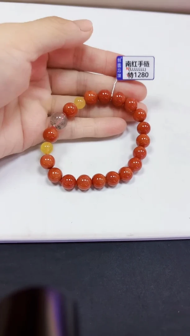 颈饰未镶嵌南红玛瑙手链